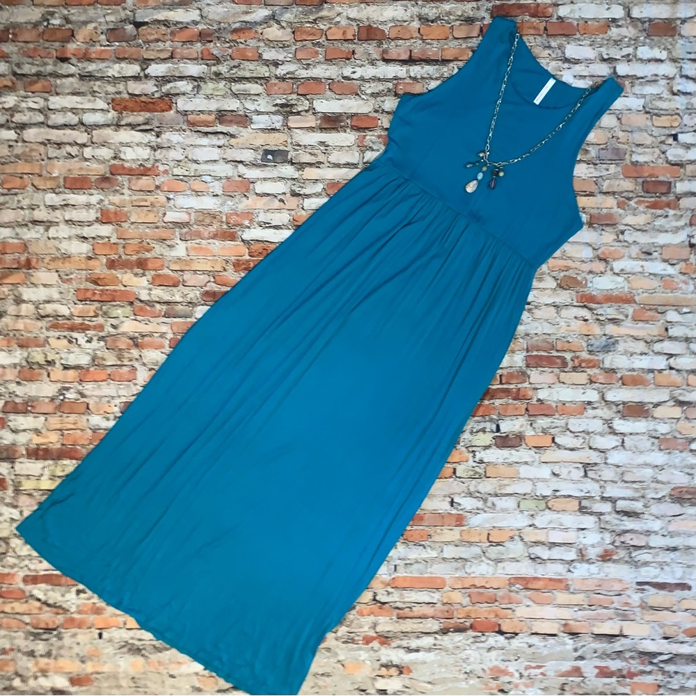 Plus size sleeveless maxi dress